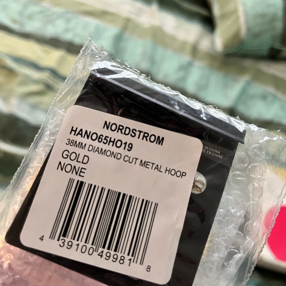 Halogen Gold Metal Hoop - 38mm Diamond cut design NWT - Picture 2 of 3